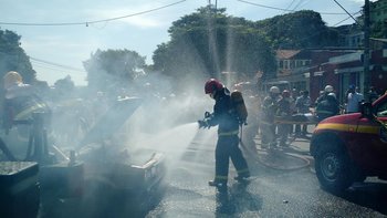 Militares contiveram um princípio de incêndio alt