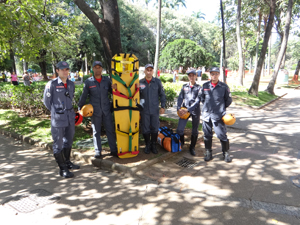 Bombeiros montam base na Praça da Liberdade por ocasião das manifestações do dia 12 alt