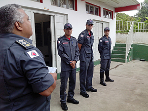 O comandante do 9º Batalhão, Major Giuvaine recebeu os novos Aspirantes na unidade