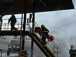 O treinamento aconteceu em uma distribuidora de combustíveis O treinamento aconteceu em uma distribuidora de combustíveis