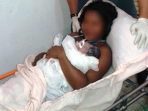 Em 2013, foram atendidas 2.494 ocorrências com gestantes Bombeiros combatem as chamas