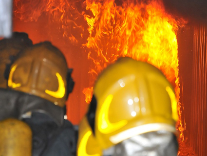 Container possibilita diversos tipos de treinamento e as estratégias de atuação do Corpo de Bombeiros em incêndios urbanos alt