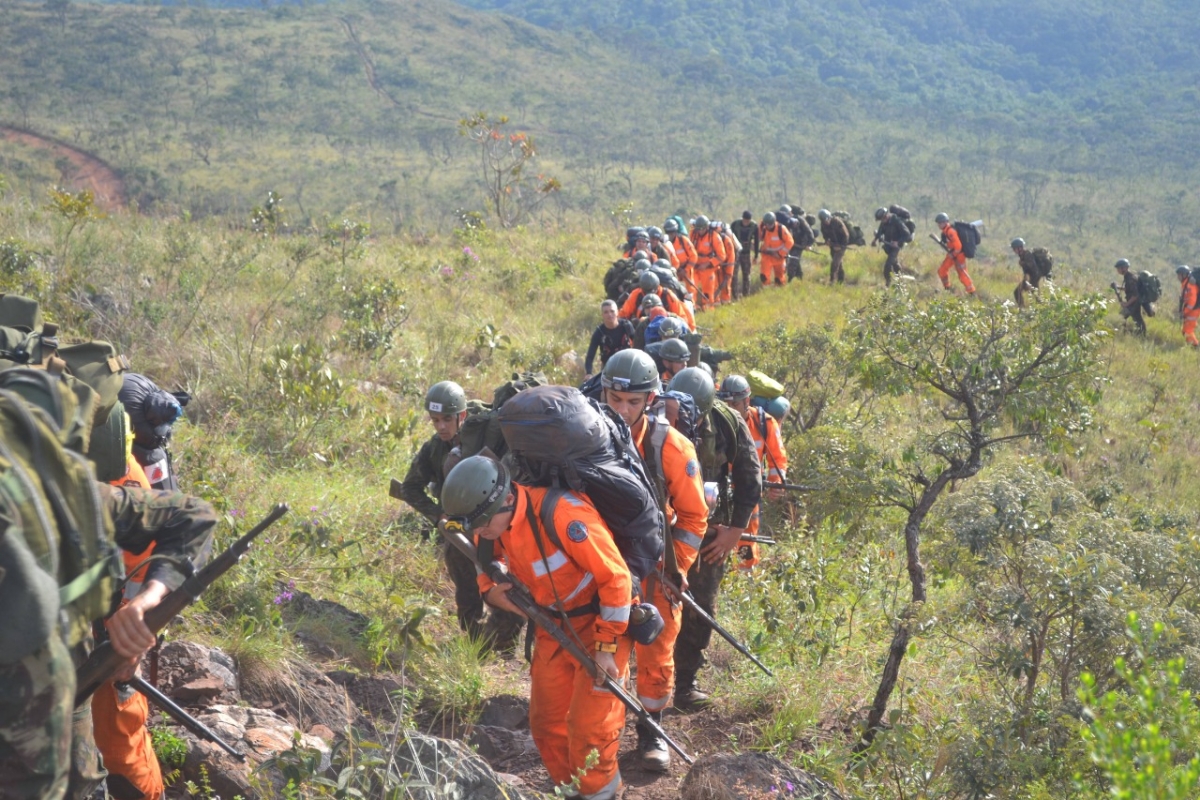 Oportunidade! Exército está convocando profissionais de até 40 anos, sem  concurso, basta ter ensino fundamental completo - JM1 Jornal das Montanhas