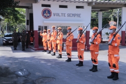Corpo de Bombeiros recebe a visita do General de Divisão Smicelato da 4ª RM