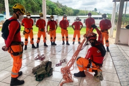 Treinamento de salvamento em altura realizado pela 7ª Cia Ind