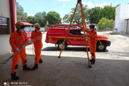 7°BBM realiza instrução de salvamento em locais de difícil acesso