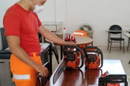 Bombeiros ministram curso de corte de arvores em Governador Valadares