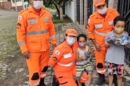 Bombeiros realizam ações solidárias em Divinópolis