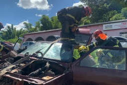 4º BBM realiza nivelamento de salvamento veicular
