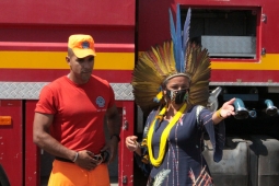 Integrantes de aldeia indígena visitam a ABM