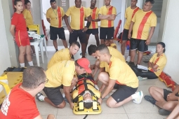 ABM treina instrutores para o curso de guarda-vidas civil