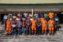 Bombeiros de São Lourenço treinam brigada florestal de Compdec’s de Baependi e Caxambu