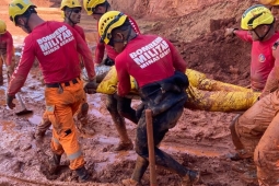 Bombeiros treinam salvamento em soterramento e escoramento de valas