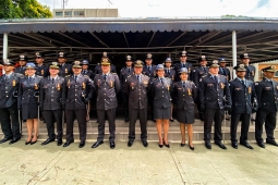 Ligabom condecora militares