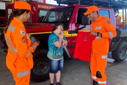 9º BBM recebe visita de jovem que sonhava em conhecer os Bombeiros