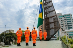 CBMMG realiza cerimônia de troca da Bandeira Nacional