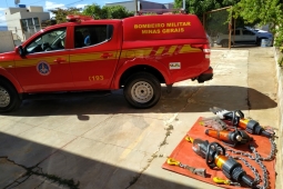 Bombeiros de Francisco Sá recebem viatura de Salvamento Leve através de emenda parlamentar