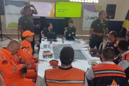 Bombeiros participam de simulado na barragem da usina hidrelétrica de Irapé