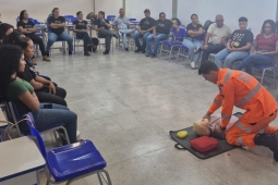 Técnicos de Segurança do Trabalho passam por treinamento de primeiros socorros