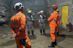 Bombeiros de Araçuaí participam de simulado de resgate em mina subterrânea na CBL