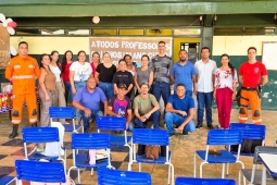Bombeiros ministram treinamento de primeiros socorros para professores de escola estadual, na zona rural de Januária