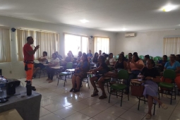 Militares do Corpo de Bombeiros ministram treinamento de primeiros socorros para servidores da rede municipal de ensino do município de Manga