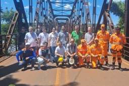 Militares do 8º BBM apoiam em vistoria técnica na ponte do Rio Grande