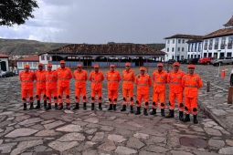 Comando do 4º COB participa da recepção aos aspirantes na 6ª Cia IND BM