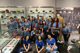 Jovens da Assprom conhecem história e carreiras militares em visita ao Museu dos Militares Mineiros