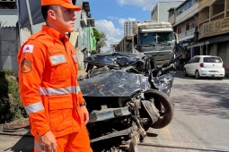 Bombeiros realizam simulado de acidente com a Maria Fumaça